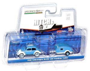 Greenlight Hitch & Tow 1948 Volkswagen Beetle and Teardrop Trailer