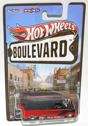 HW Boulevard '85 Chevy Astro Van