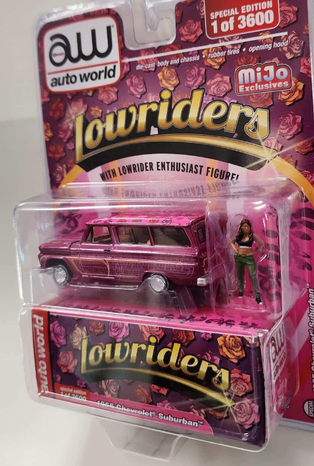 AW Auto World Lowriders 1965 Chevrolet Suburban 1/64